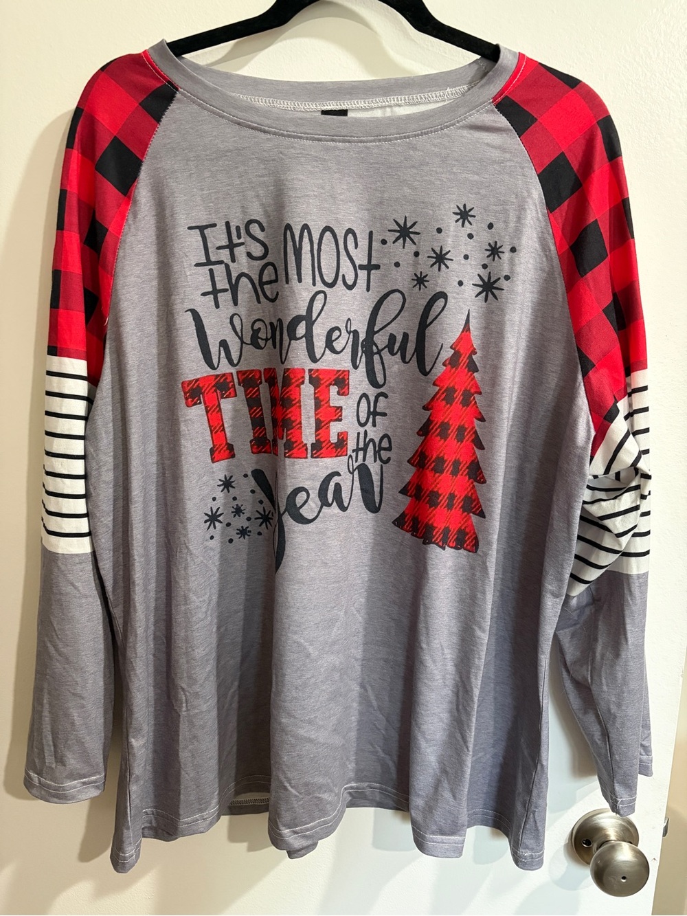 Women’s Gray & Red Holiday Raglan Graphic Top